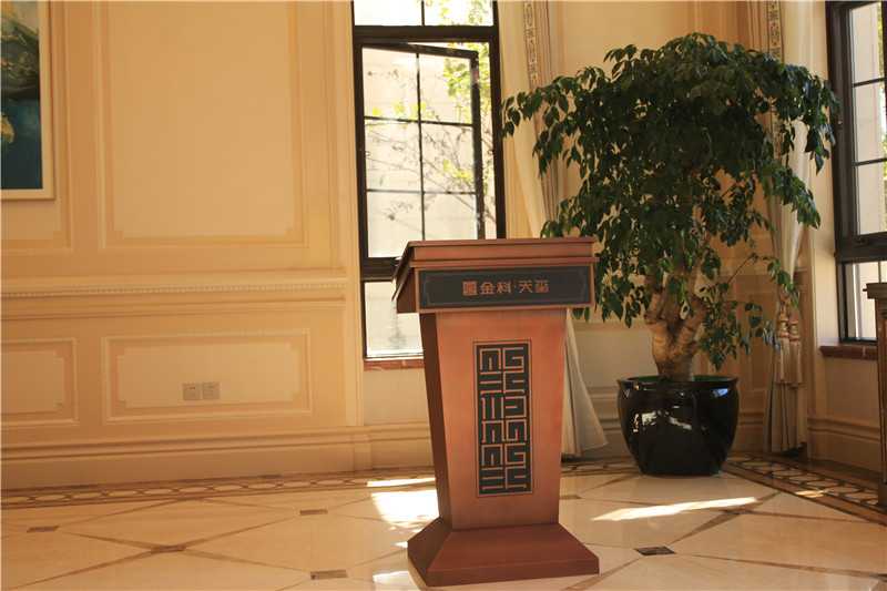 在標(biāo)識(shí)設(shè)計(jì)中，色彩帶給人的感受